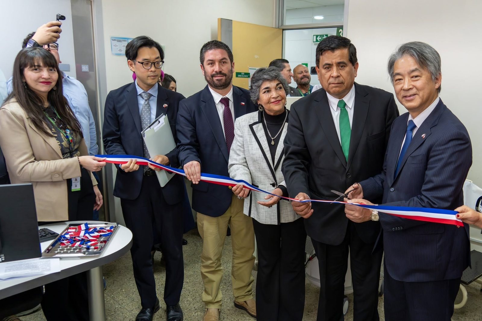 Embajada del Japón dona moderno eco grafo de ultima generación al Cesfam de Santa Maria.