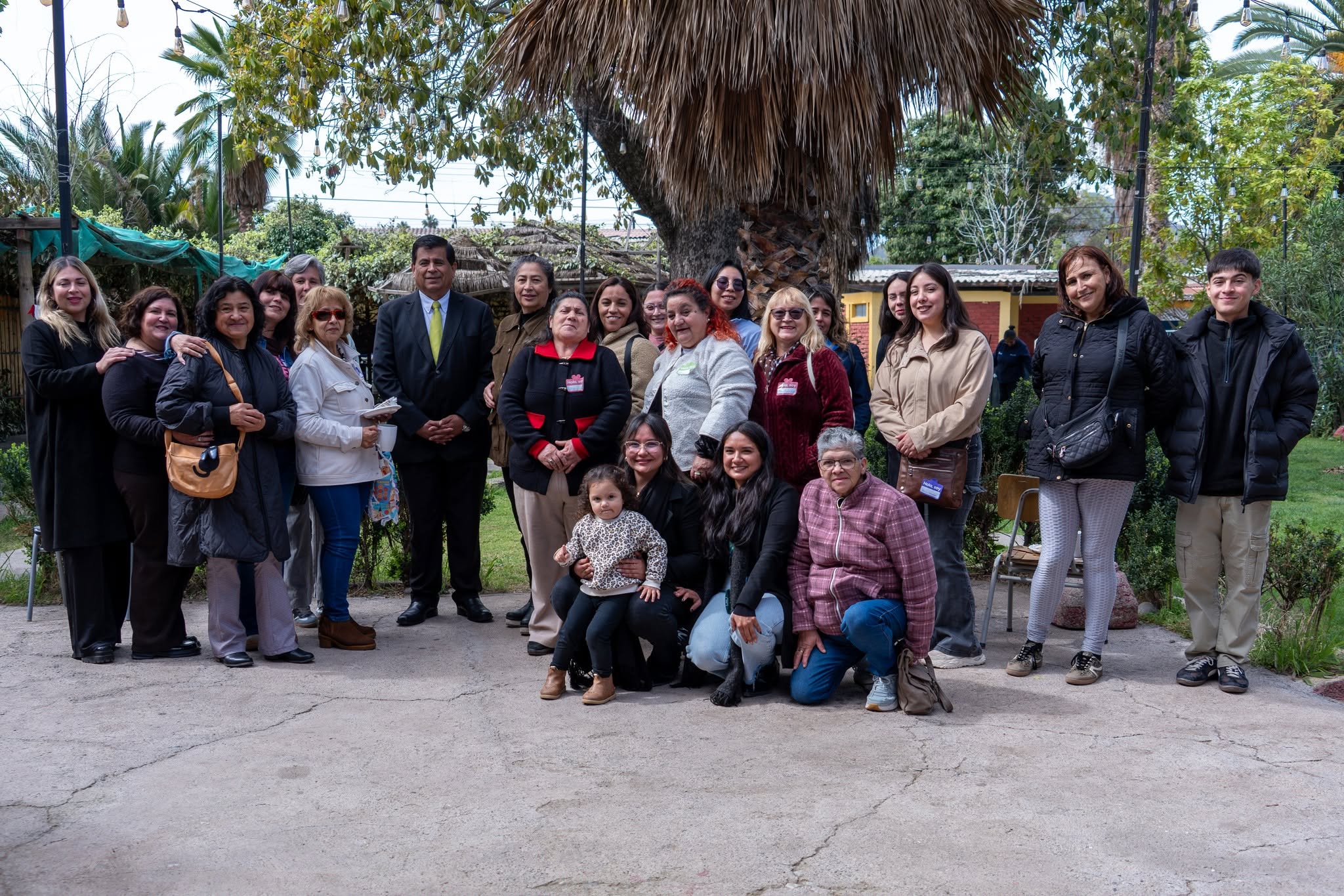 Alcalde Claudio Zurita encabeza productivo encuentro con usuarias del Programa Jefas de Hogar en Santa María