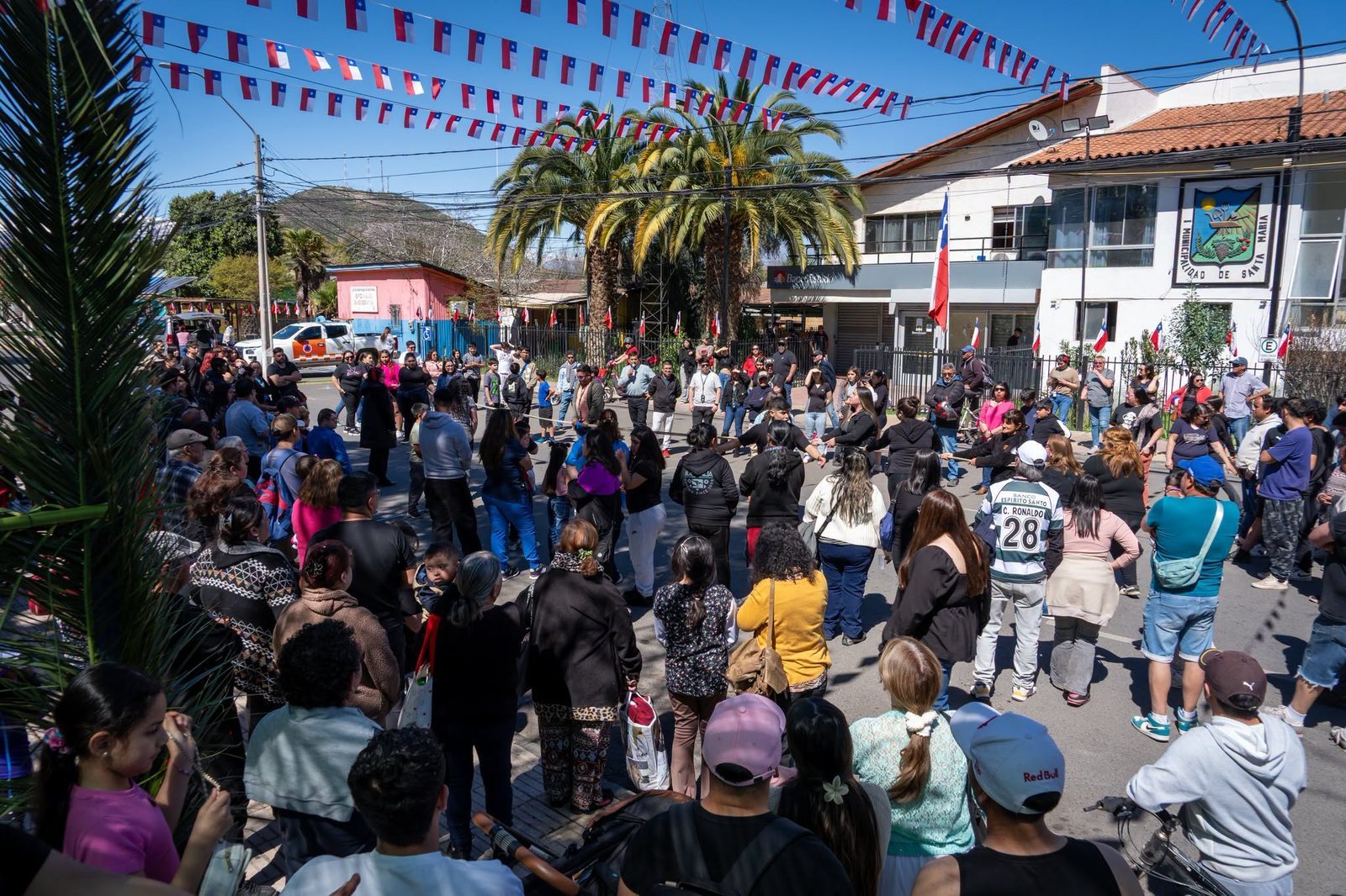 Con gran éxito y ambiente familiar se vivieron los Juegos Tradicionales en la Plaza de Armas de Santa María