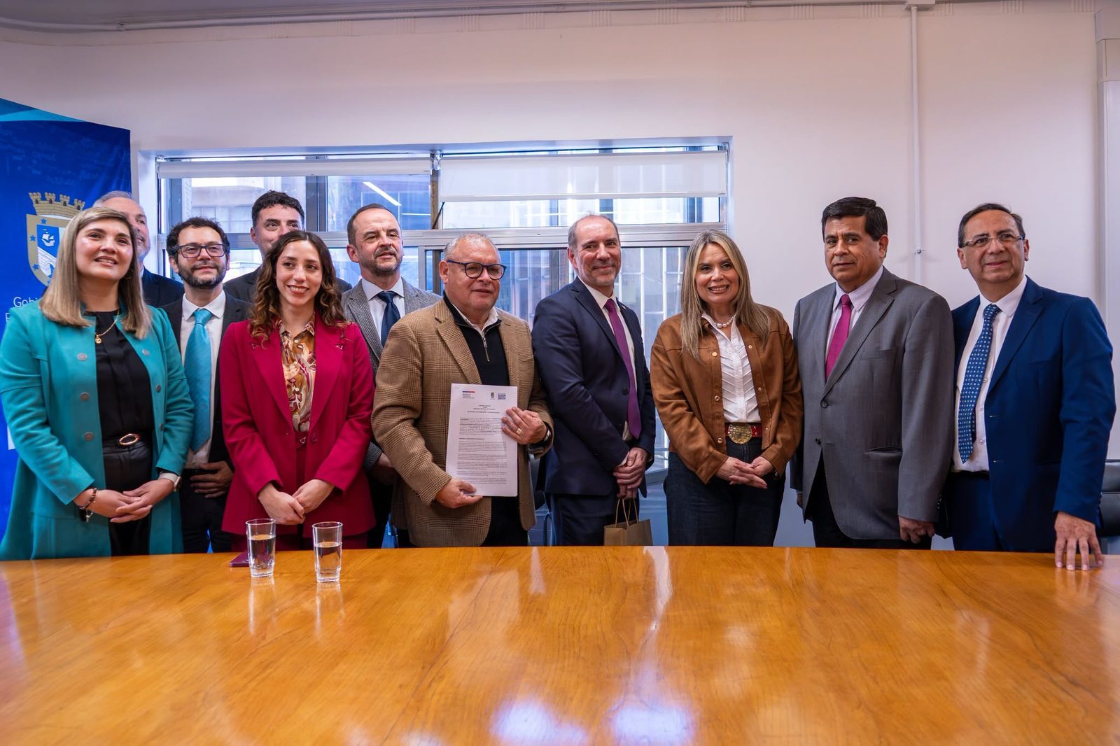 Histórico avance en conectividad: Gobierno Regional de Valparaíso y MTT firman convenio para implementar 32 nuevos servicios de transporte rural